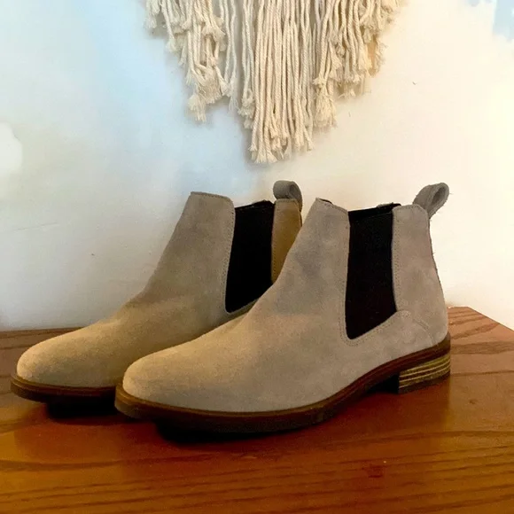 Clarks | Shoes | New Womens Taupe Leather Chelsea Boots  display picture 1